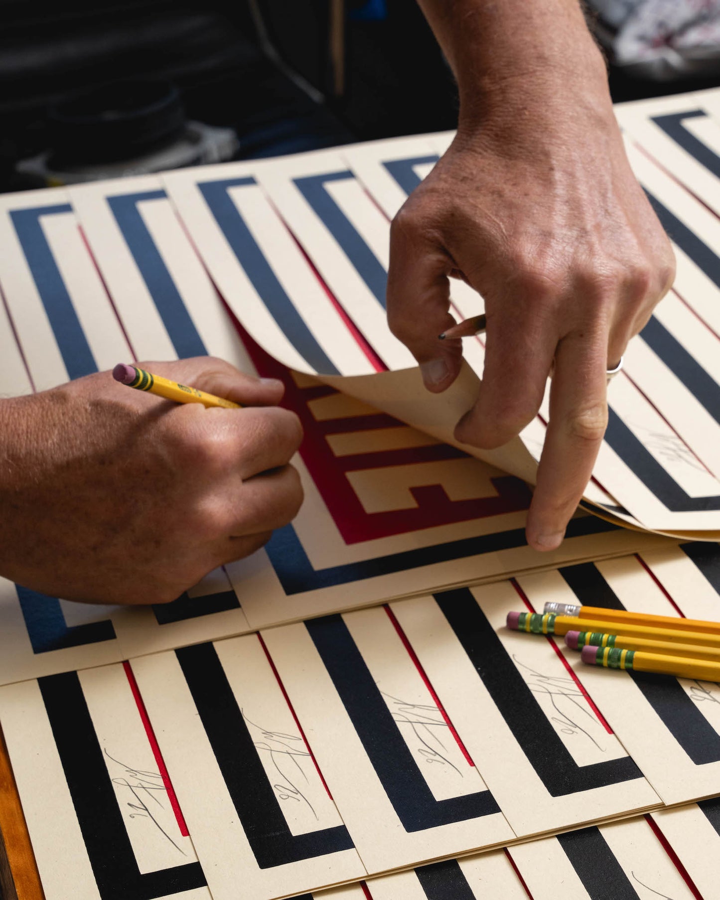 SHEPARD FAIREY X ISAAC PELAYO: GIGANTE